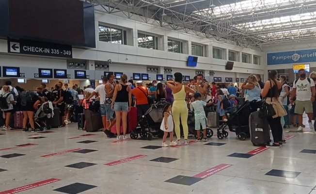 Antalya'da havalimanı iç hatlarda bayram hareketliliği