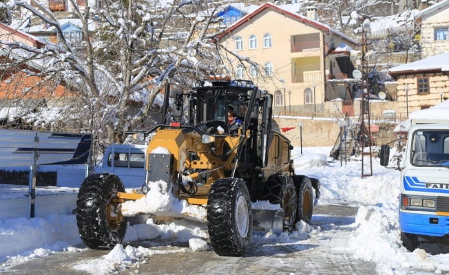 Antalya'nın Akseki ilçesinde 37 mahalle yolu kar sebebiyle kapalı