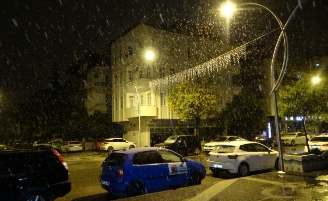 Manavgat şehir merkezine 14 yıl aradan sonra kar yağdı