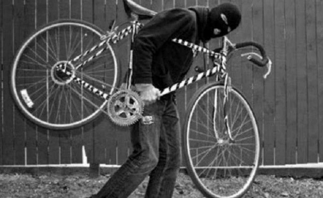 Alanya’da bisiklet hırsızı gençler jandarmadan kaçamadı